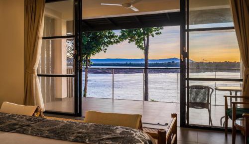 Deluxe Riverfront Villa Double or Twin - Upper Floor