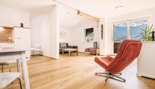 Apartment with Mountain View