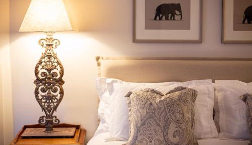 Deluxe King Suite - Corinna 