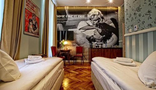 Apartment with Twin Beds
