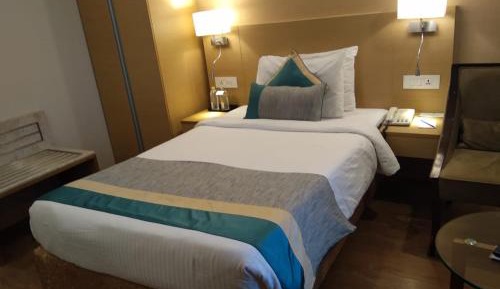 Standard Single Room (15% discount on food and soft beverage)