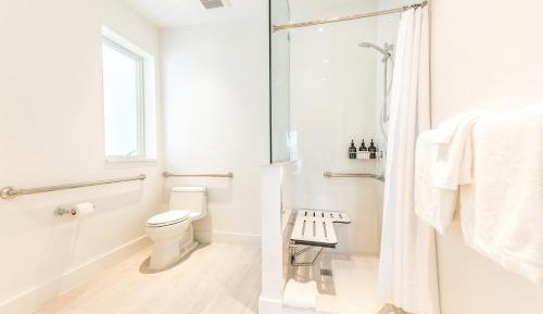 Four-Bedroom Waterfront Villa - Accessible