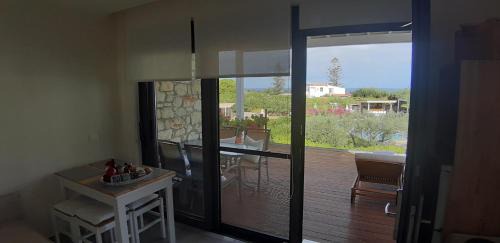 Family Two-Bedroom Apartment with Sea View 
