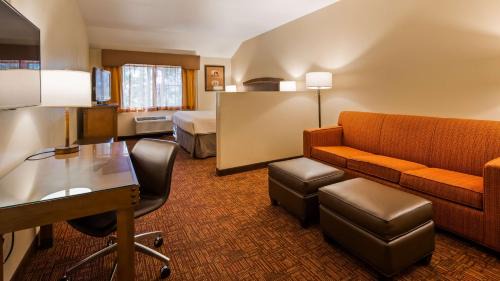 King Room with Shower - Non-Smoking/Disability Access/Pet Friendly