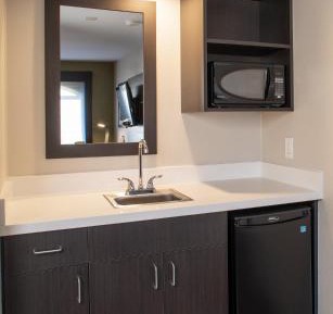 One-Bedroom Queen Suite