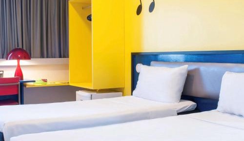 Apartment with Two Single Beds