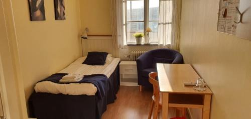 Single Room with Shared Bathroom