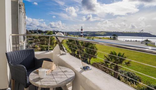 One-Bedroom Apartment with Sea View 1st Floor