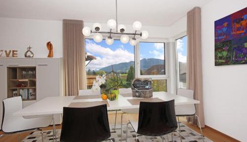 Apartment with Mountain View