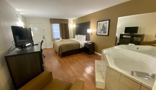 King Room with Hot Tub - Non-Smoking