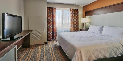One-Bedroom Suite - Hearing Accessible/Non-Smoking