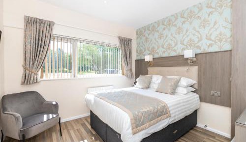 Accessible Queen Room with Lake View