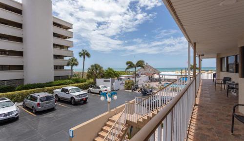 Superior Gulf View Suite: 2 Queen Beds and 1 Sofa Bed