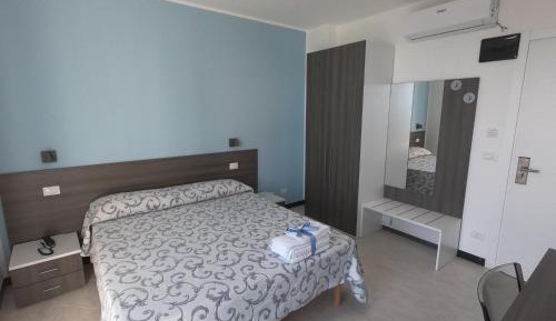 Deluxe Triple Room with Sea View