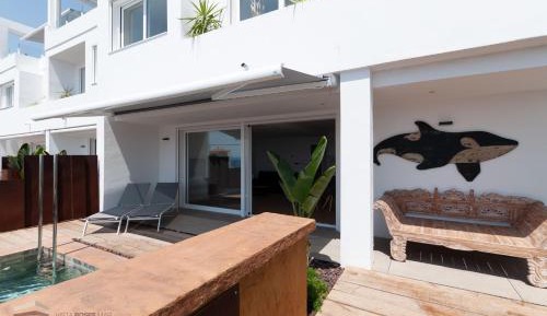 Three-Bedroom Villa with sea view