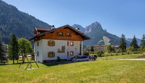 Apartment with Mountain View