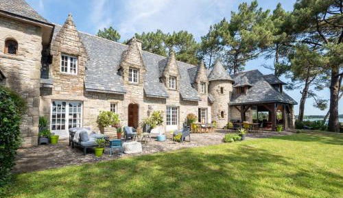 Nine-Bedroom House