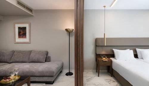 "Selection" Suite with Private Pool