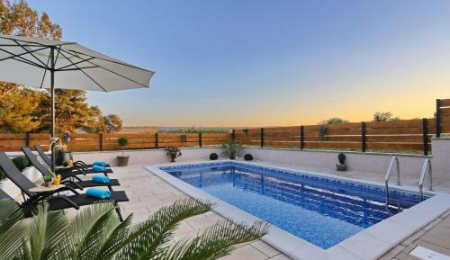 Villa - Beach Front