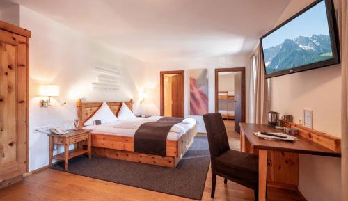 Deluxe Family Suite Street View