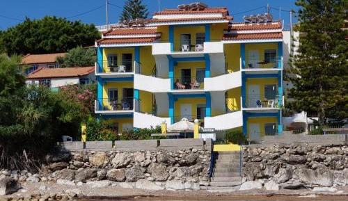One-Bedroom Apartment with Sea View