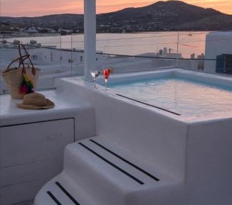 Deluxe 3-Bedroom Apartment, Partial Sea View & Hot tub (Seasonal: Open May-Oct)