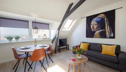 Deluxe One-Bedroom Apartment with Sea View