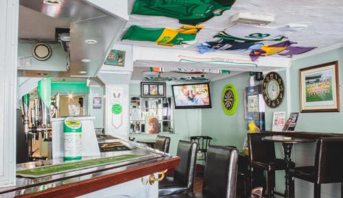 Standard Twin Room with Shared Bathroom