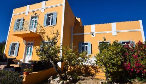 Three-Bedroom Holiday Home 