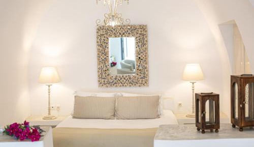 Dafne Junior Suite with Hot Tub and Caldera View