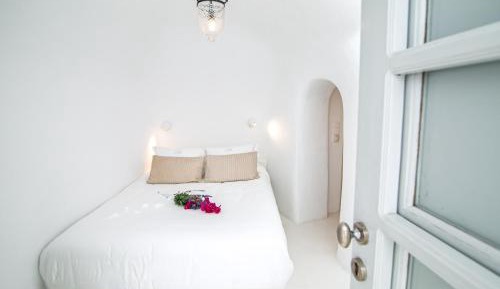 Lily Double Room with Hot Tub and Caldera View 
