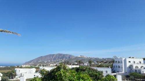 Deluxe Room (2 Adults + 1 Child)