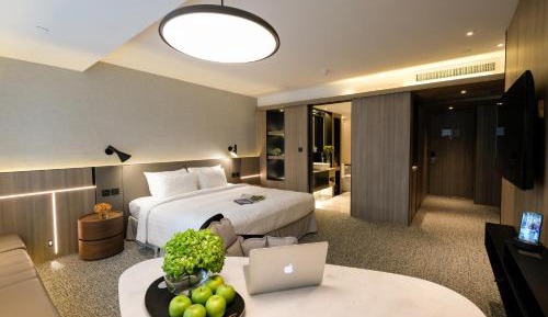 Nathan Grand Room with 2 breakfasts