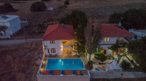 Apartment -First Floor with Shared Swimming Pool 