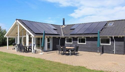 Four-Bedroom Holiday Home
