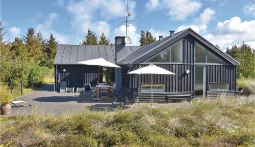 Three-Bedroom Holiday Home 