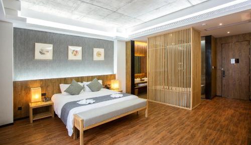 Deluxe Queen Room