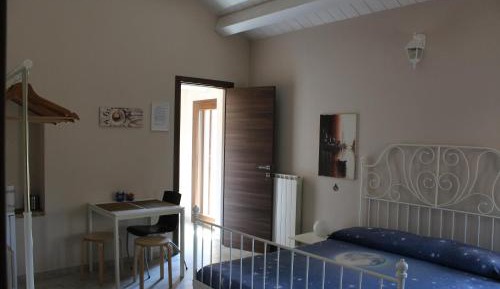 Deluxe Room (2 Adults + 1 Child)