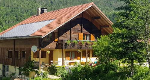 Apartment with Mountain View