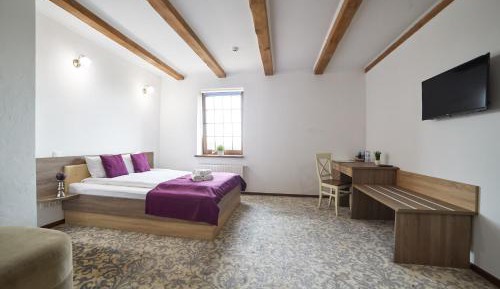 Deluxe Room (2 Adults + 1 Child)