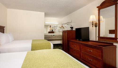 Queen Room with Two Queen Beds - Non-Smoking