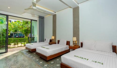 Family Cabana with Pool Access 