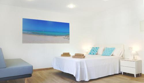 Ground Floor Studio with Terrace and Kitchen (2-3 Adults)