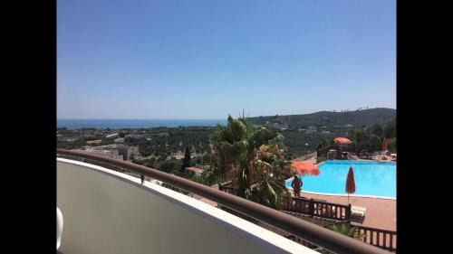 Apartment with Pool View 