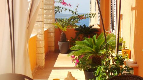 One-Bedroom Apartment with Terrace and Partial Sea View (3+1) Nr.3