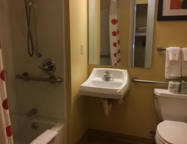 Queen Studio Suite - Mobility and Hearing Impaired Access/Non-Smoking