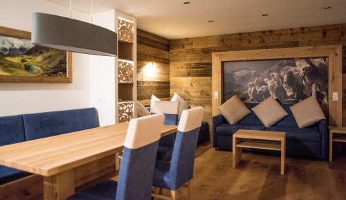 Apartment with Mountain View