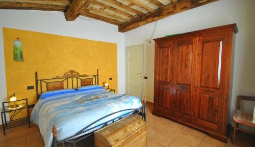 One-Bedroom Apartment with Balcony