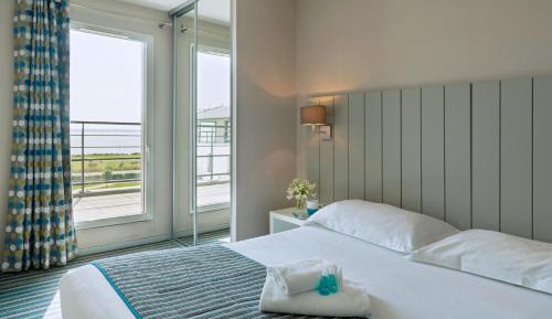 Two-Bedroom Apartment with Sea View/Side Sea View