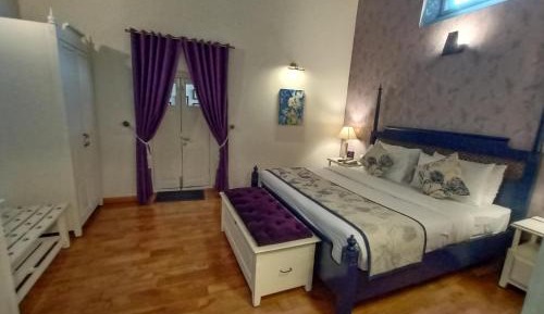 Deluxe Double Room (2 Adults + 1 Child)